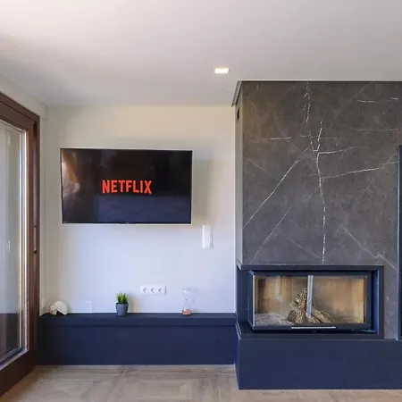 Апартаменти Lets Holidays Modern Sea Views *