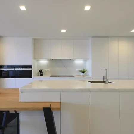 Lets Holidays Modern Sea Views *