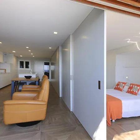 Lets Holidays Modern Sea Views Апартаменти *