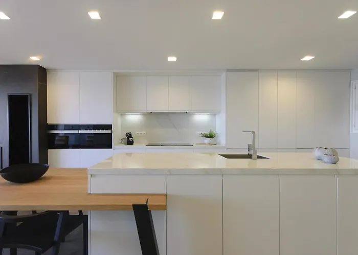 Lets Holidays Modern Sea Views *