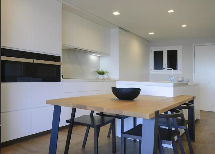 Lets Holidays Modern Sea Views *