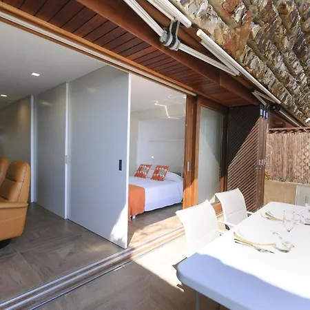 Lets Holidays Modern Sea Views شقة